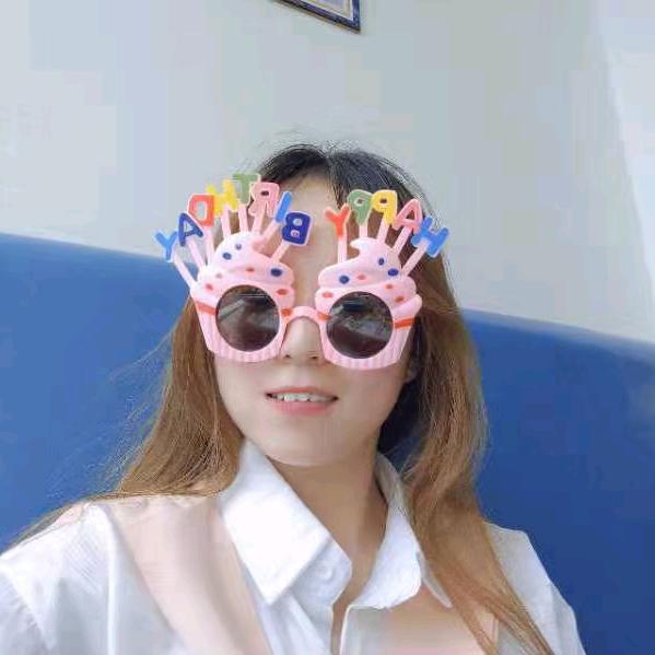 👫👫中国红。