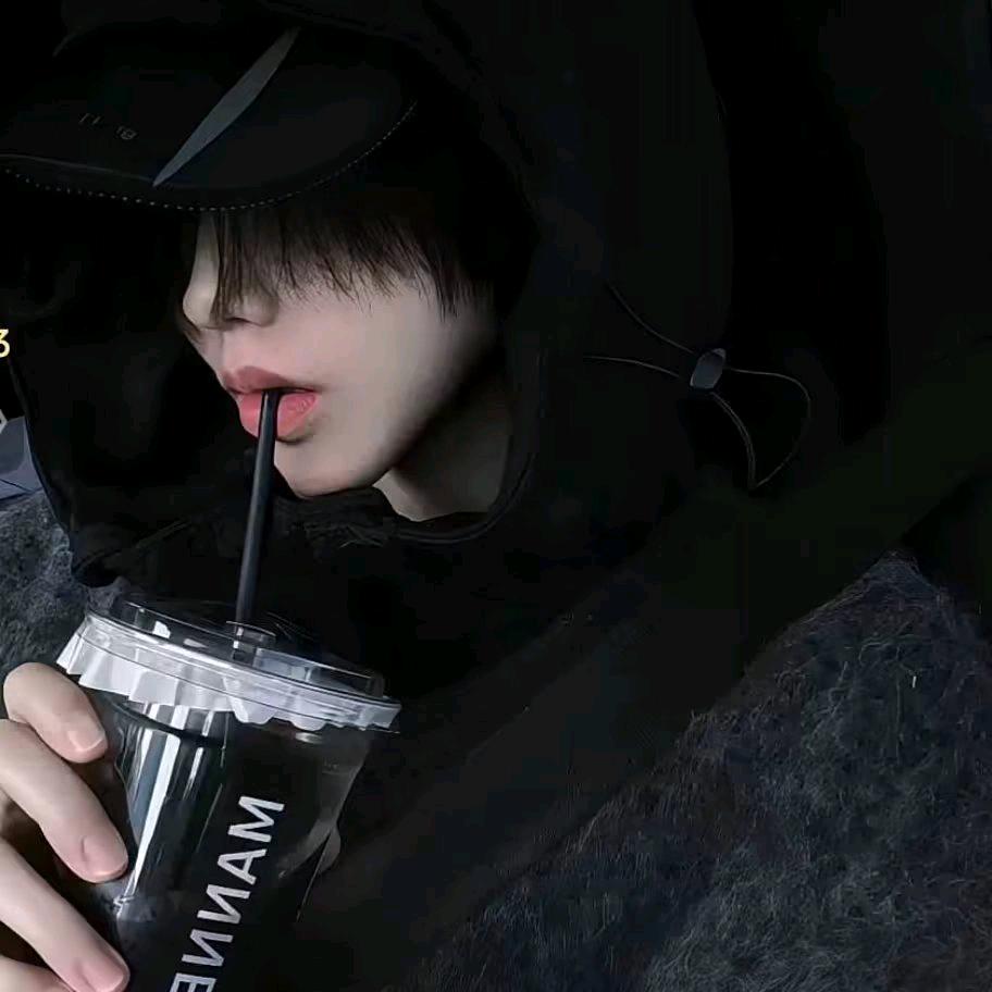(๑• . •๑)