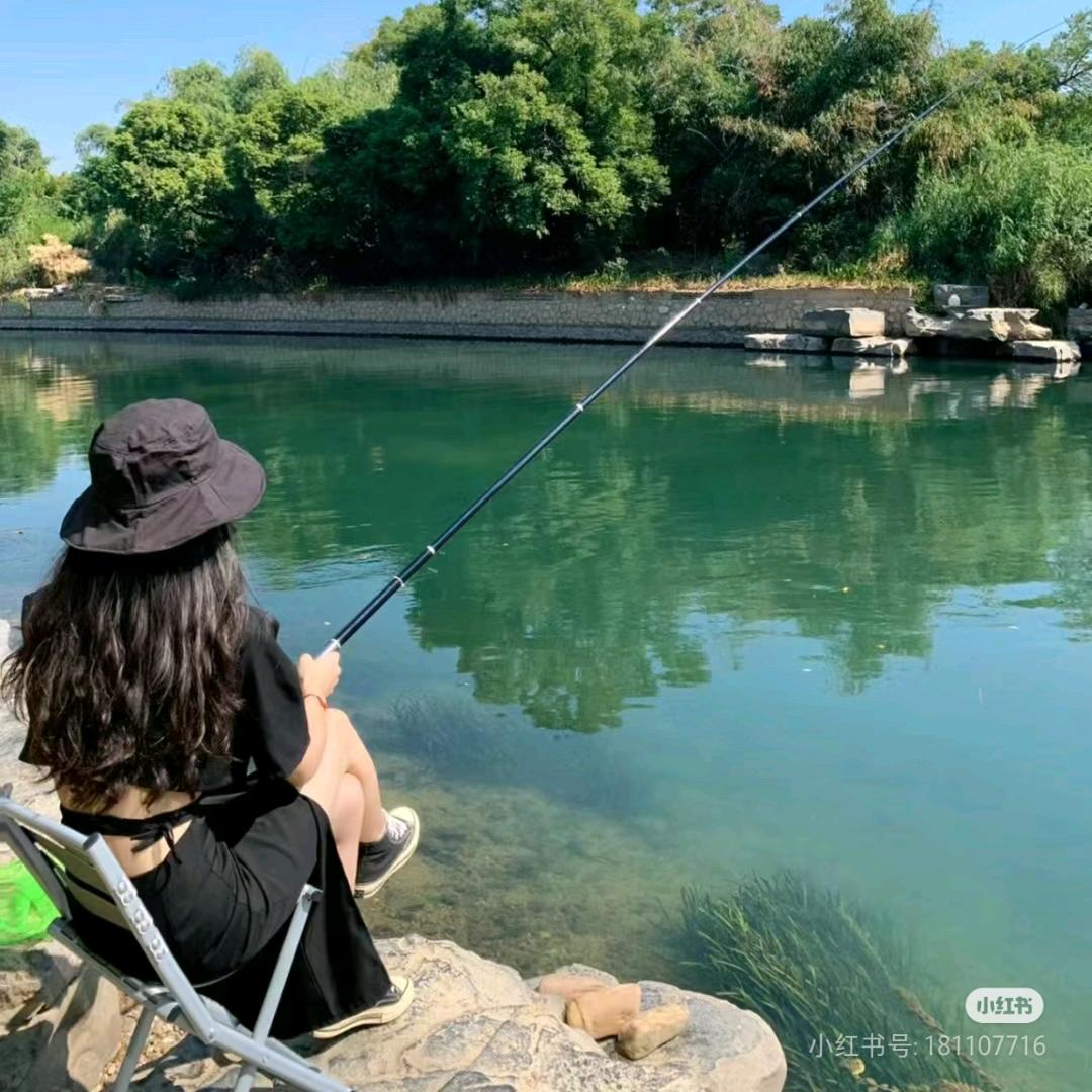 悦悦爱钓鱼