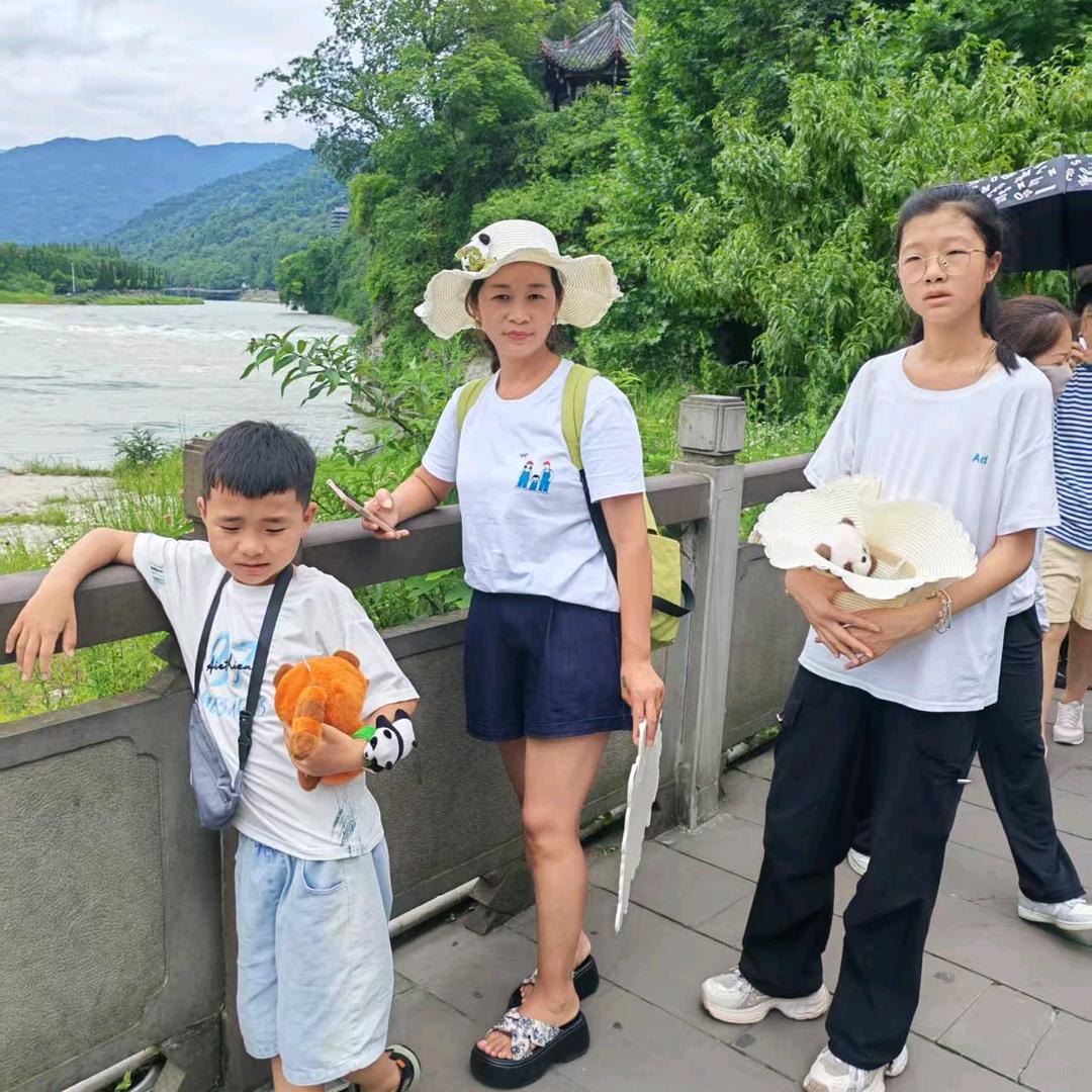 越西贝迪菲妮童装伍来木