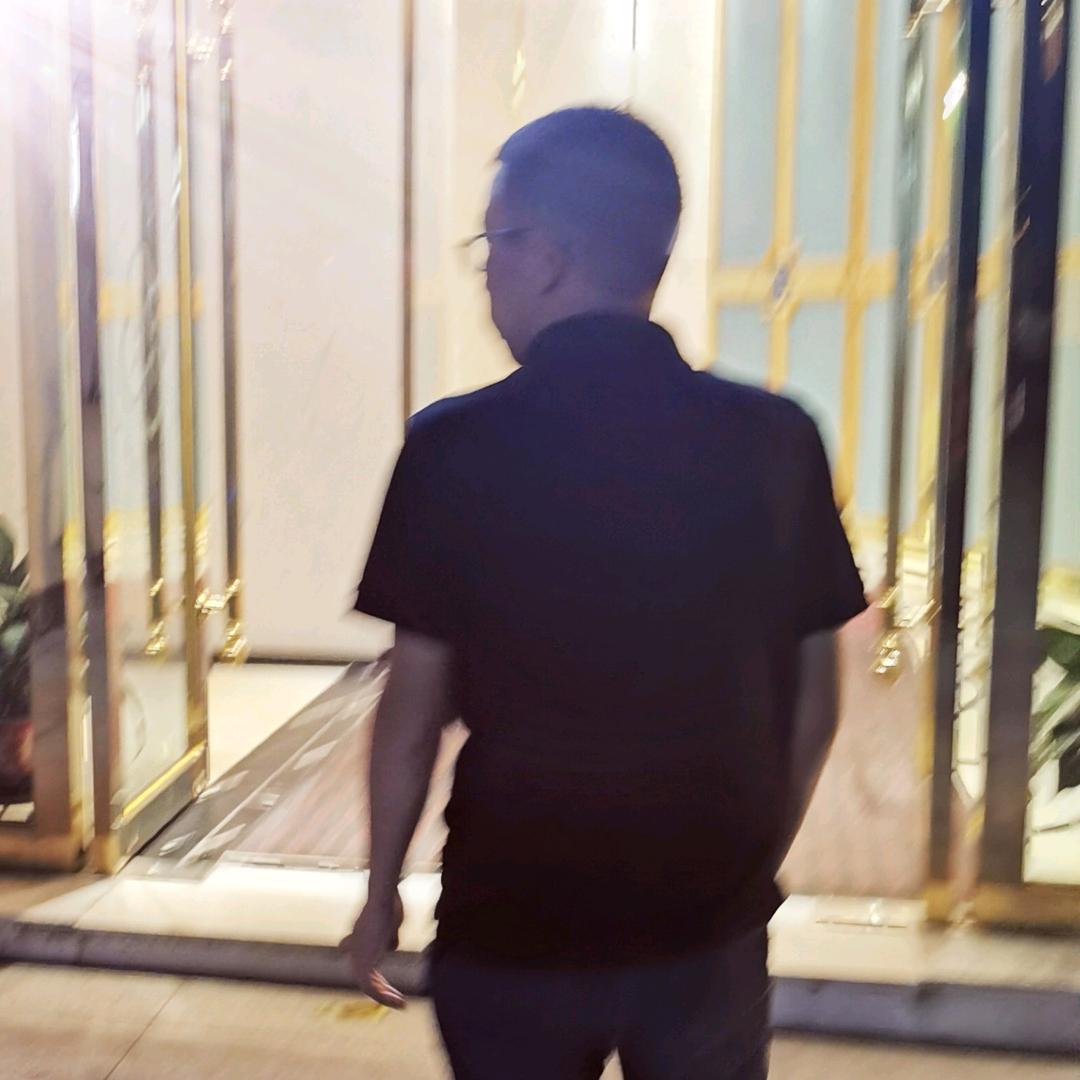 强哥✌品牌折扣服装