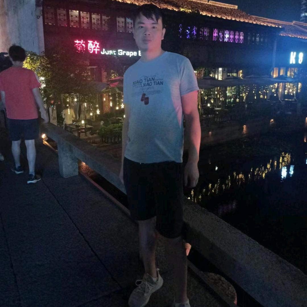 爱你的人