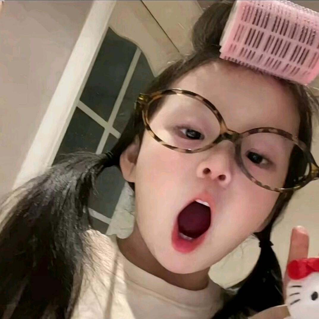爱扎小辫儿