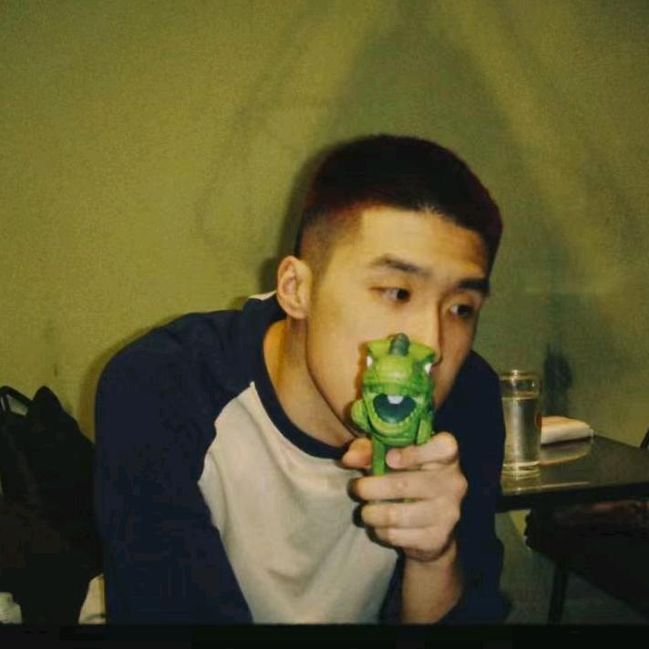 甜甜爱喝冰拿铁☕️