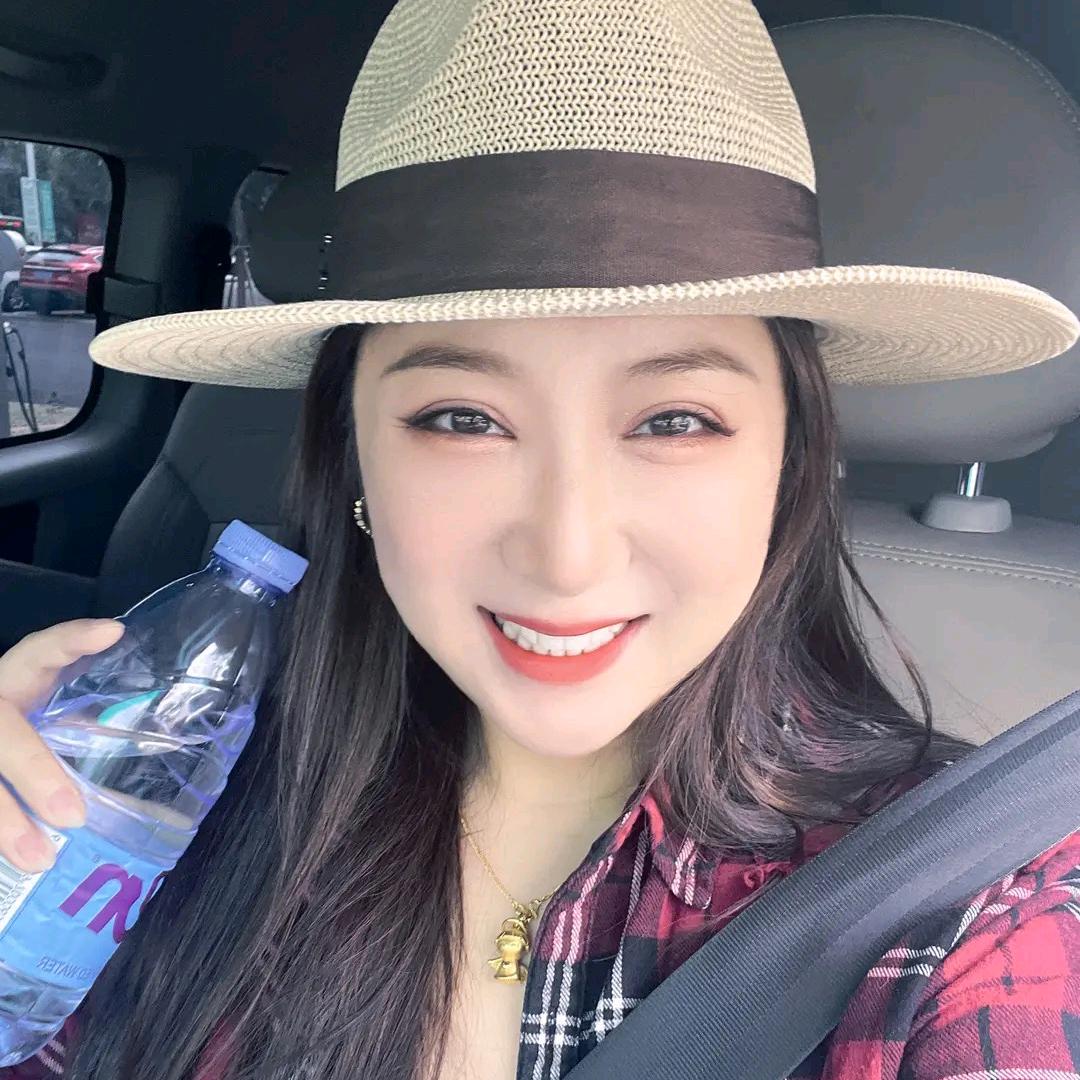 薇姐微微胖（130斤）