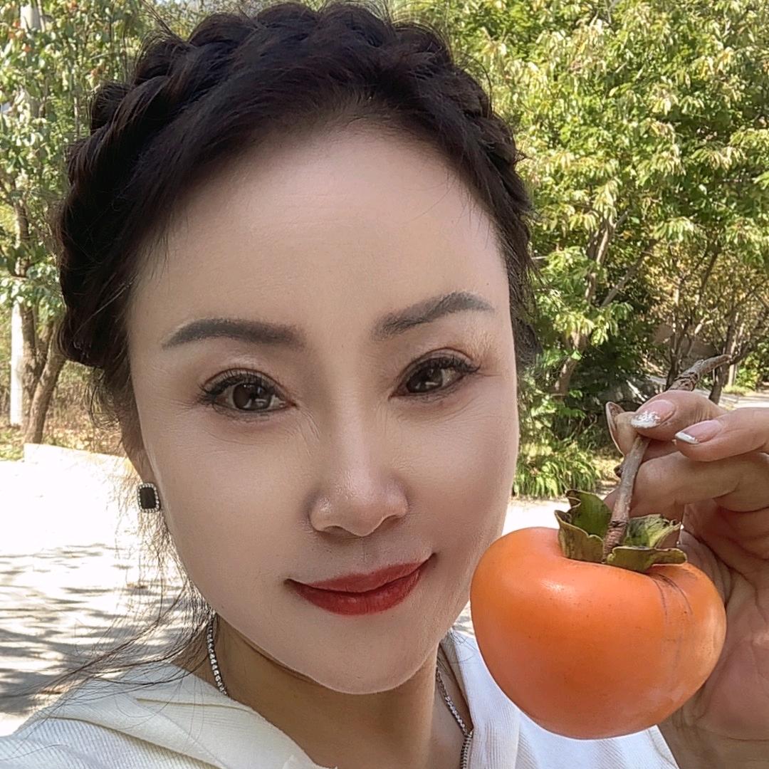 郝 静（74年的虎）《好物在橱窗》