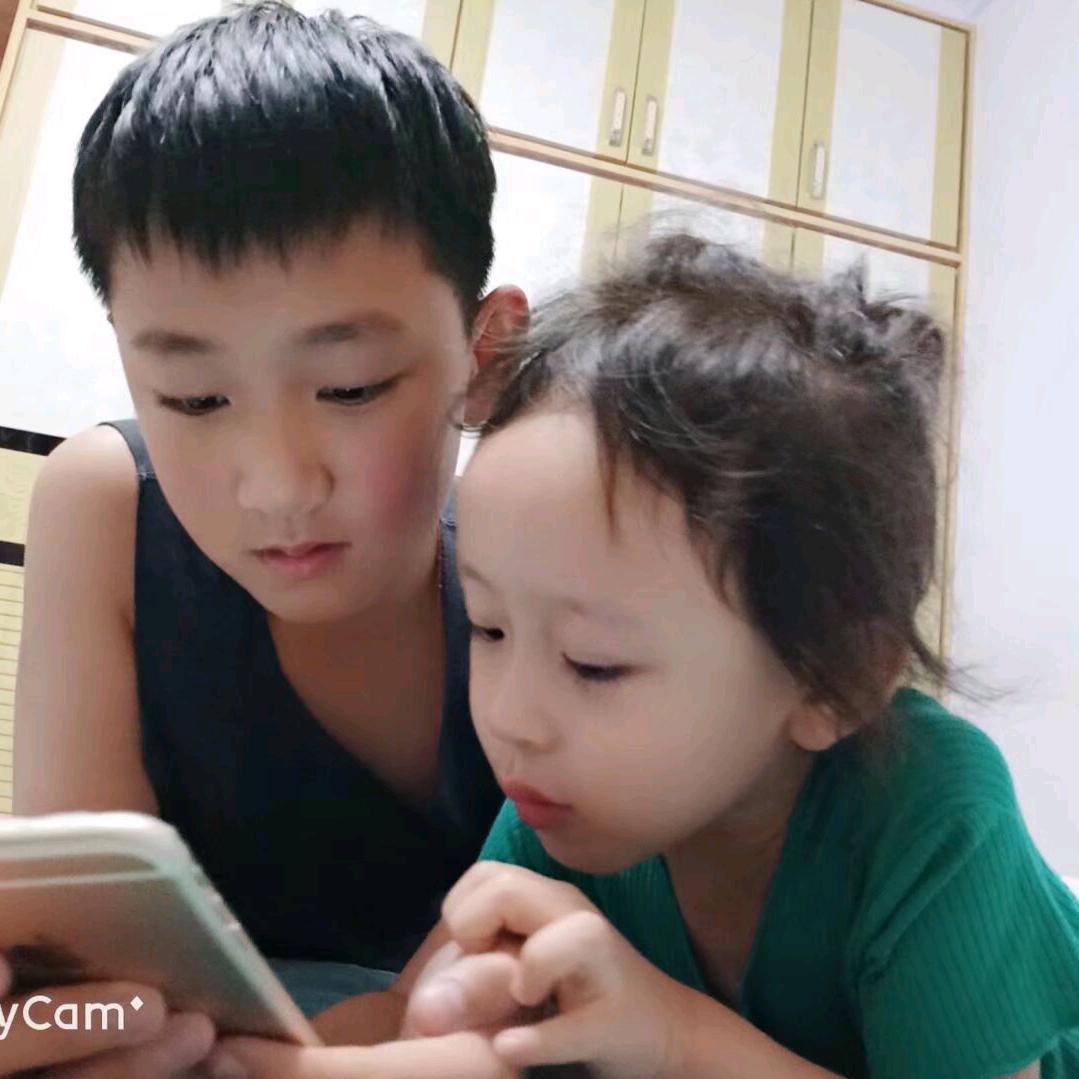 喜欢跳舞💃🏻的小丫头