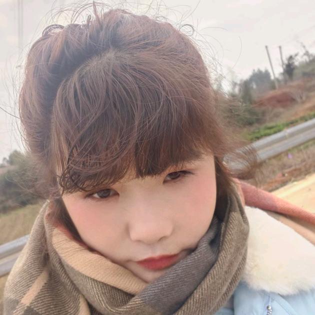 三一厂门口摆摊的小何美女！经营汤粉类的