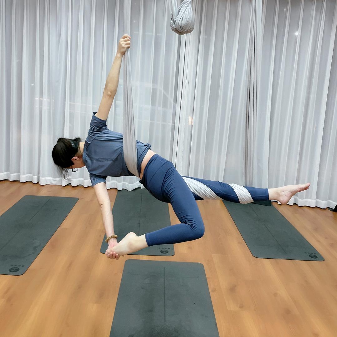 洁韵亮依