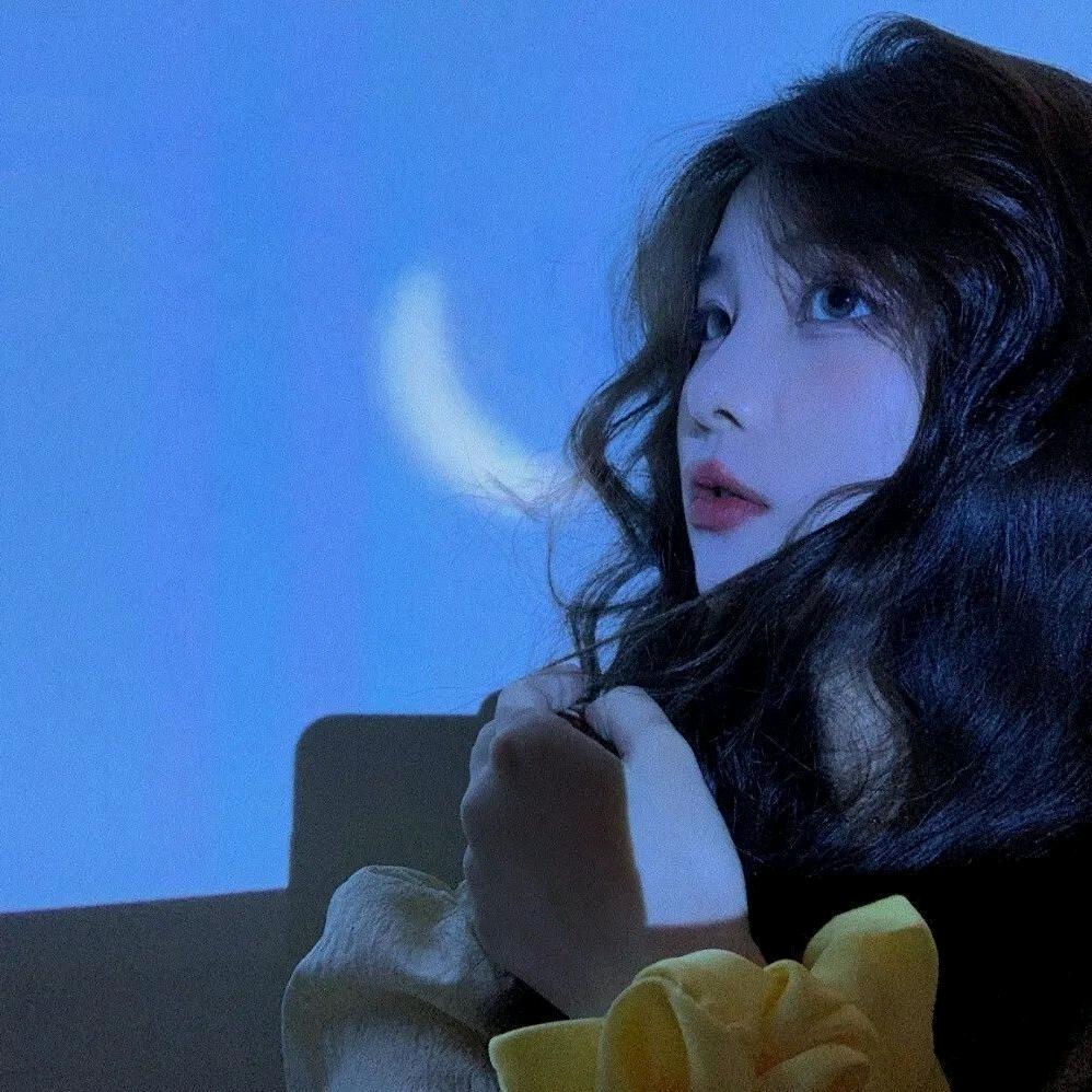 ☾