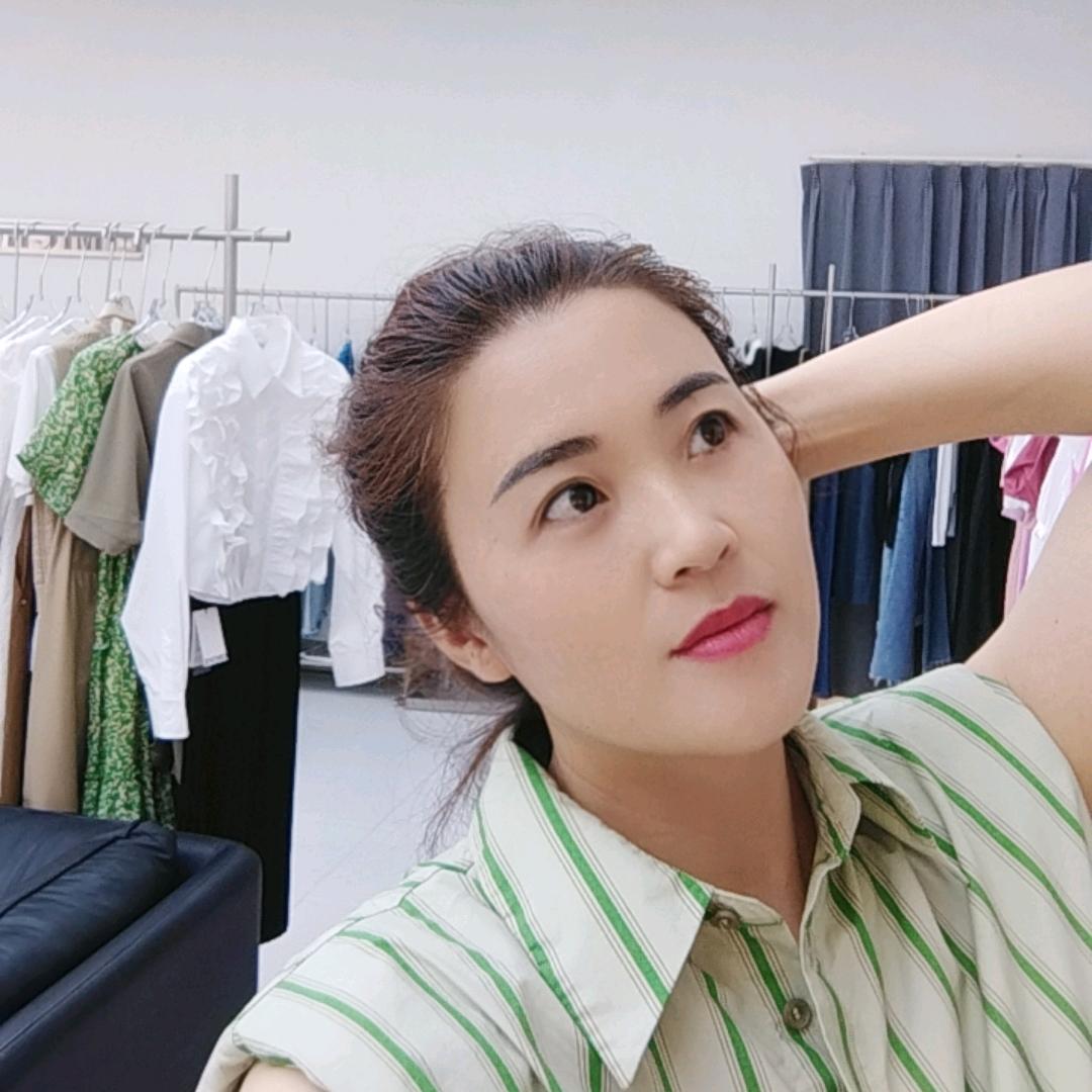 露韵诗女装