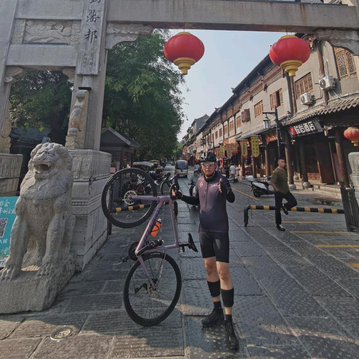 爱跳绳的骑行者