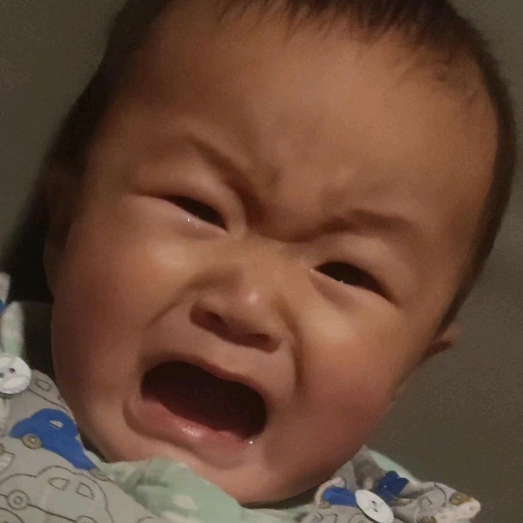 沐沐爱吃手