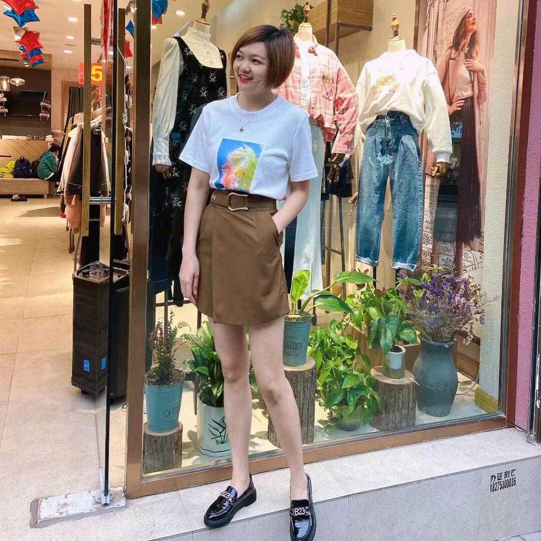朵以女装