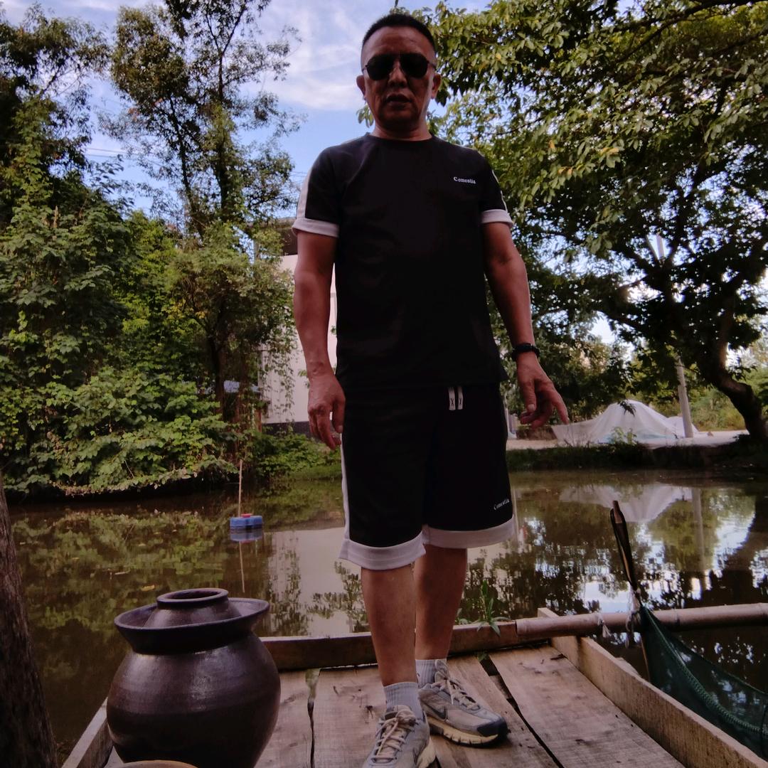 华哥，活得潇洒，笑得开心，哈哈。