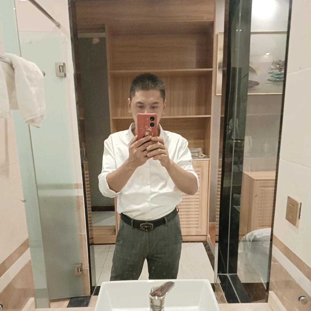 巴岩村何永强