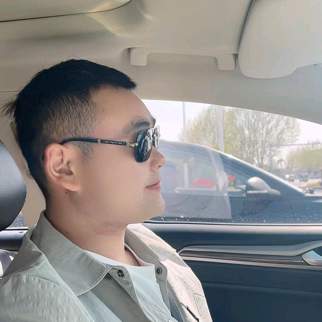 @睢县90后夫妻贴砖