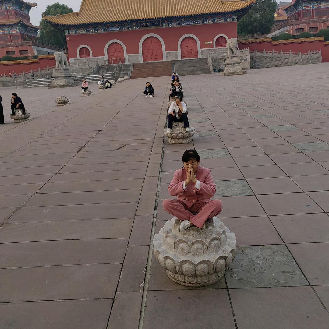 路边的小草是我