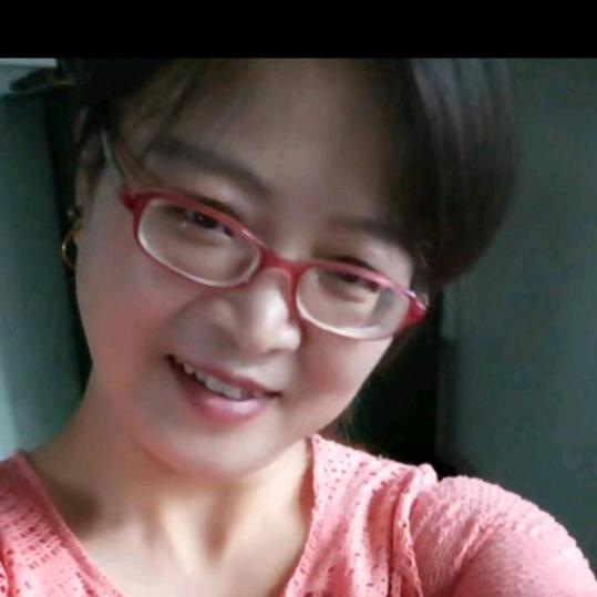 红玫瑰20.30开播，星期天19.30开