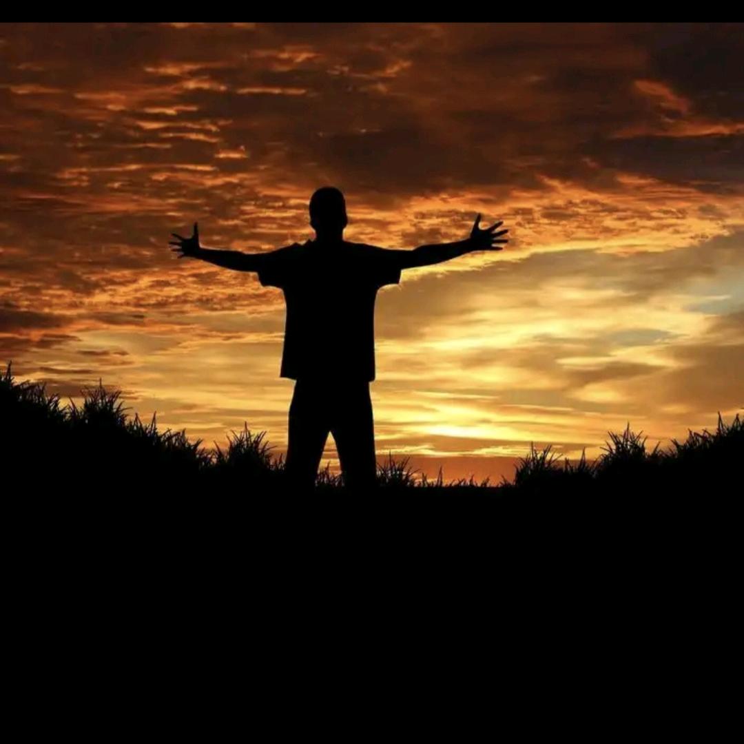 ,浅笑，不语，”,