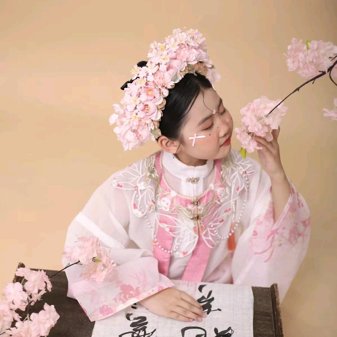 女神/女汉字（唯唯）头像