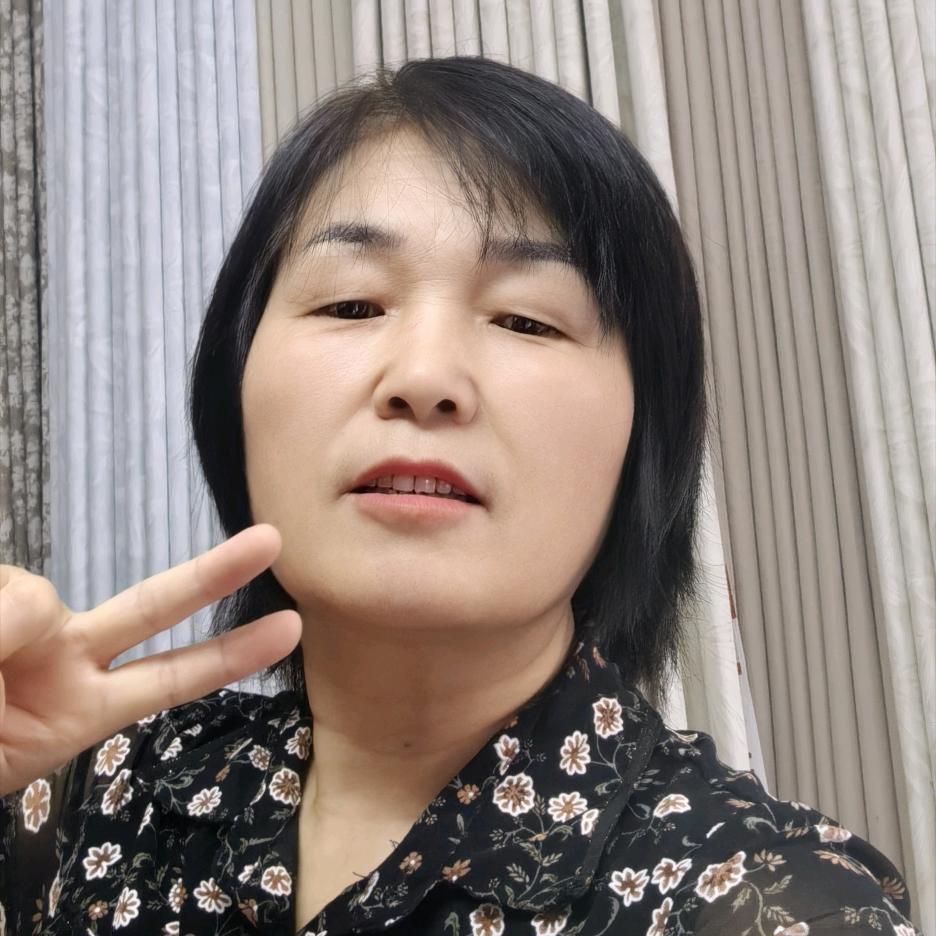 闫良爱漫时窗帘墙布罗姐