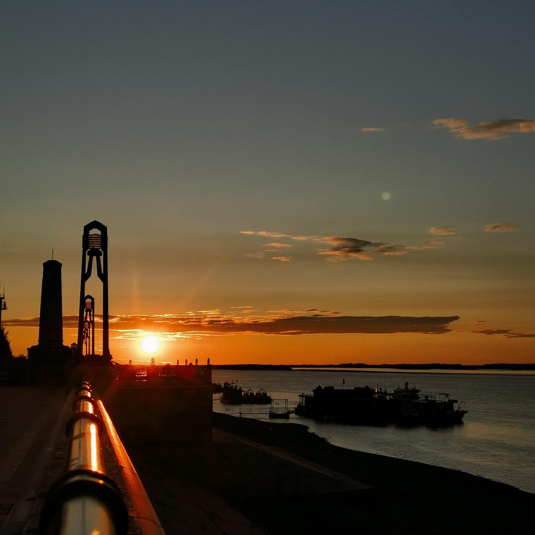 鸿影