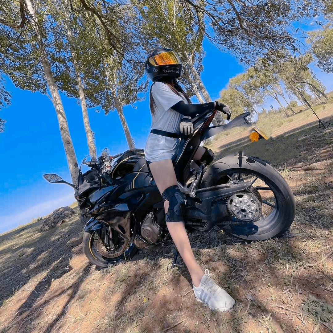 √卖女孩的小火柴………………