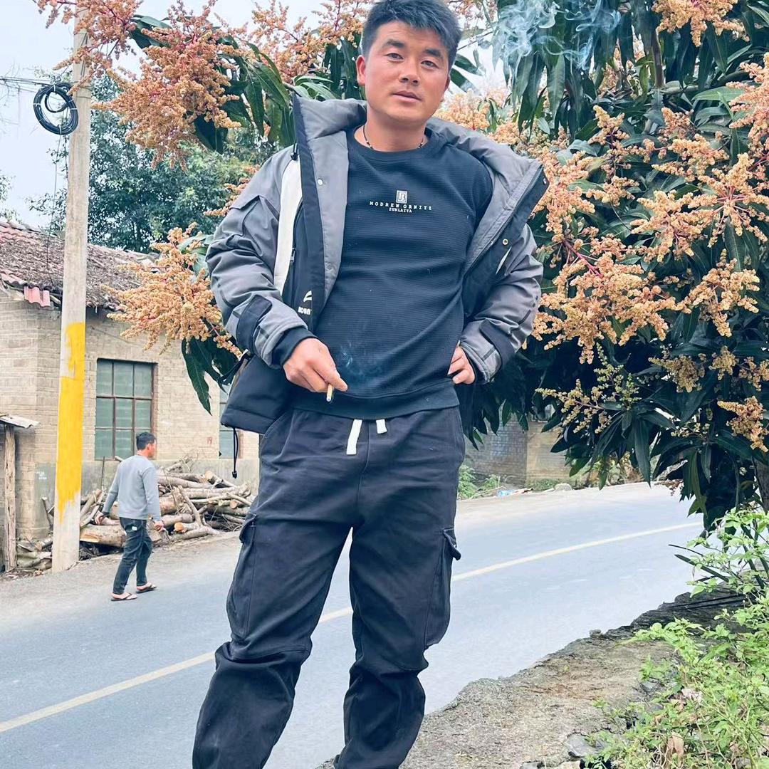 平坝无人机吊运，打药，移动装卸巜唐云亁》