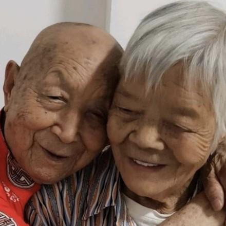 许大爷老俩口的幺女