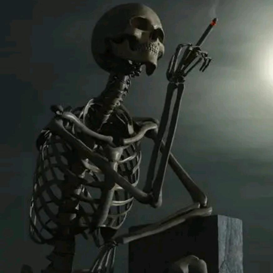 💔坐在路边点支烟💔