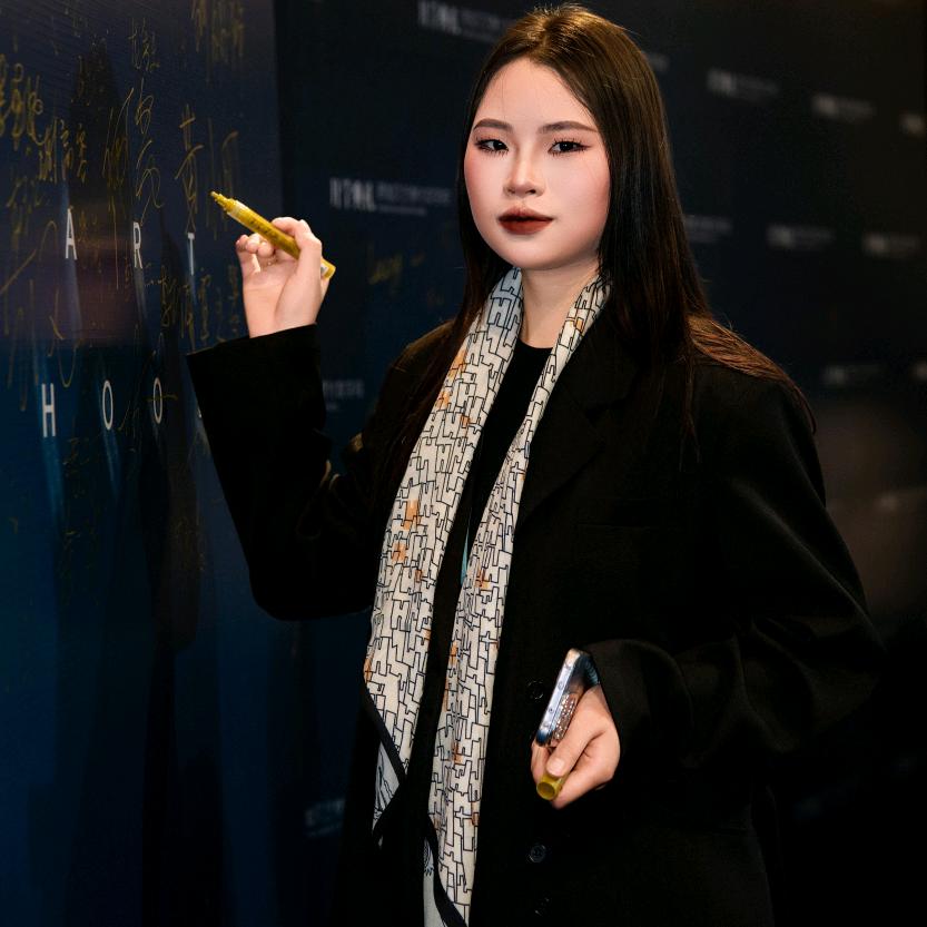 专业化妆师_梅子