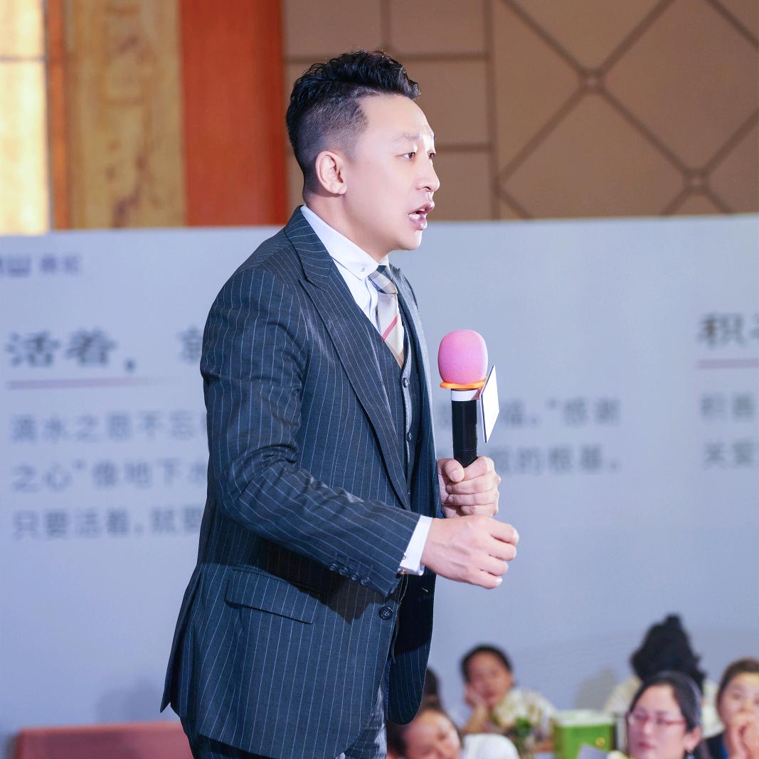 美业达先生