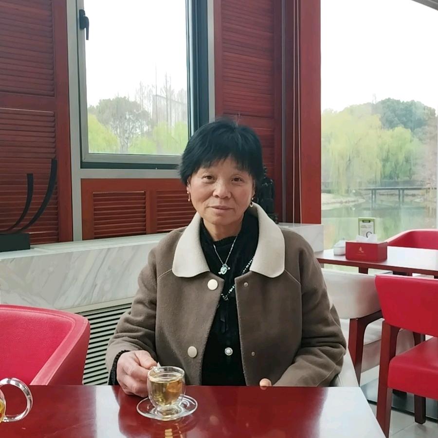 春天岚霞