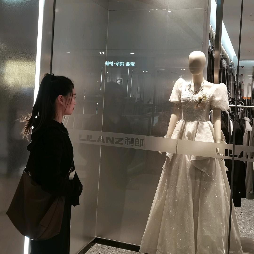 李女士