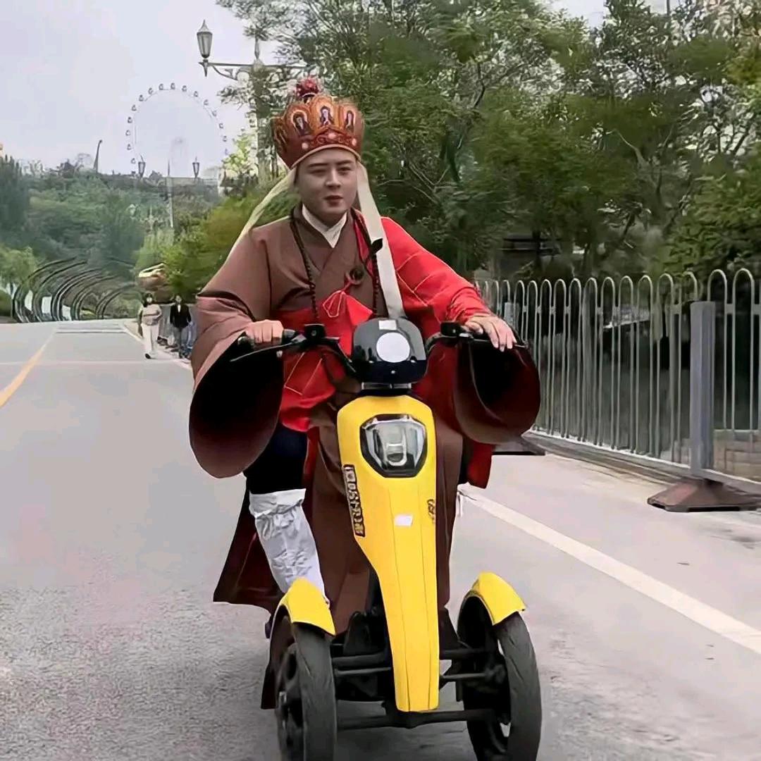 德德不阔爱