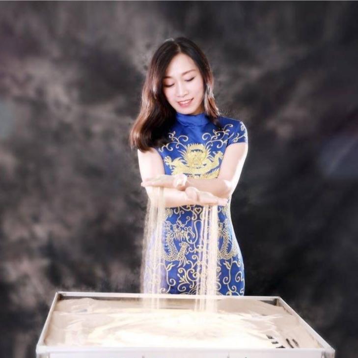 艺馨艺术沙画协会李老师