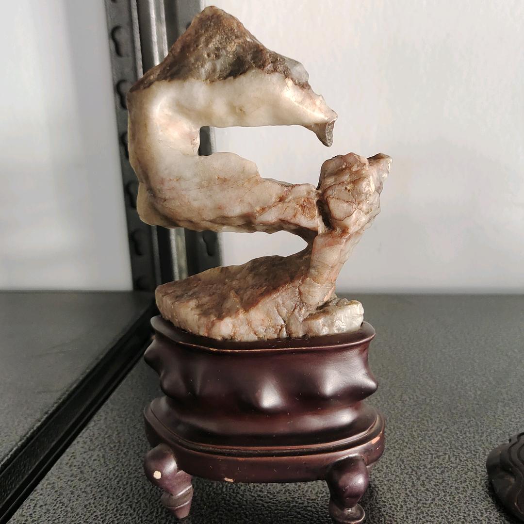 新星市老骆奇石小店