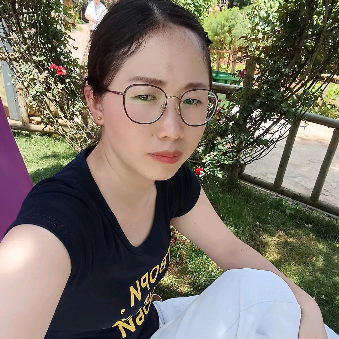 小曹爱吃小蛋糕
