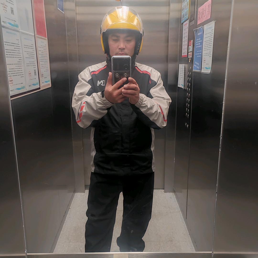 丑不拉几的外卖小哥