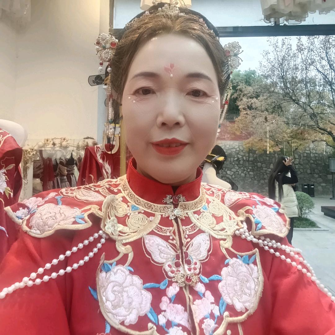 龙妍 姐