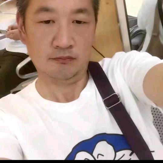 李自军。修衣服吗。正在看