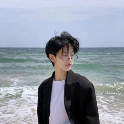 安徽小帅雯在否👑的小跟班。