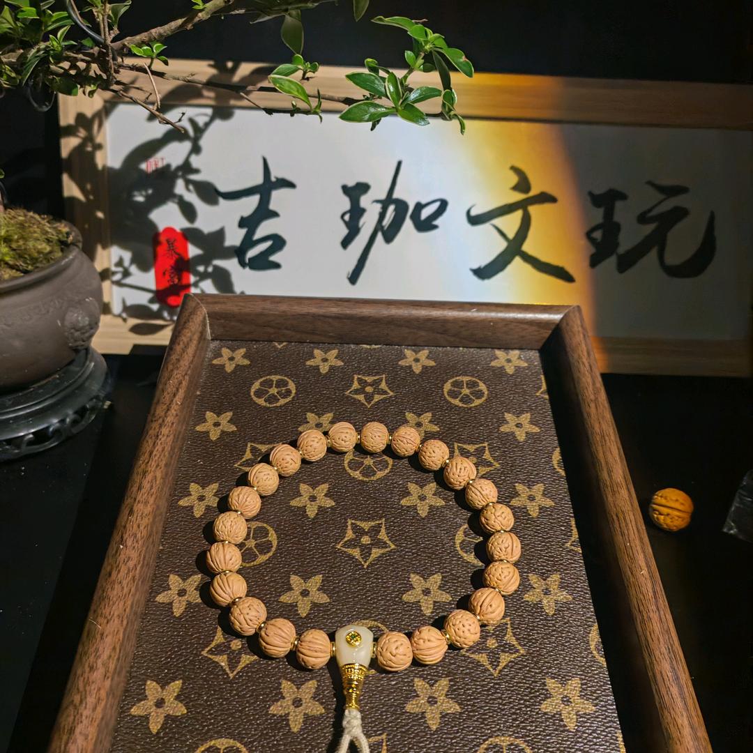 吉珈· 桃核手串