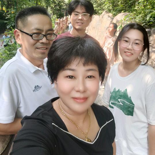 开心的一家人。🥰🥰🥰