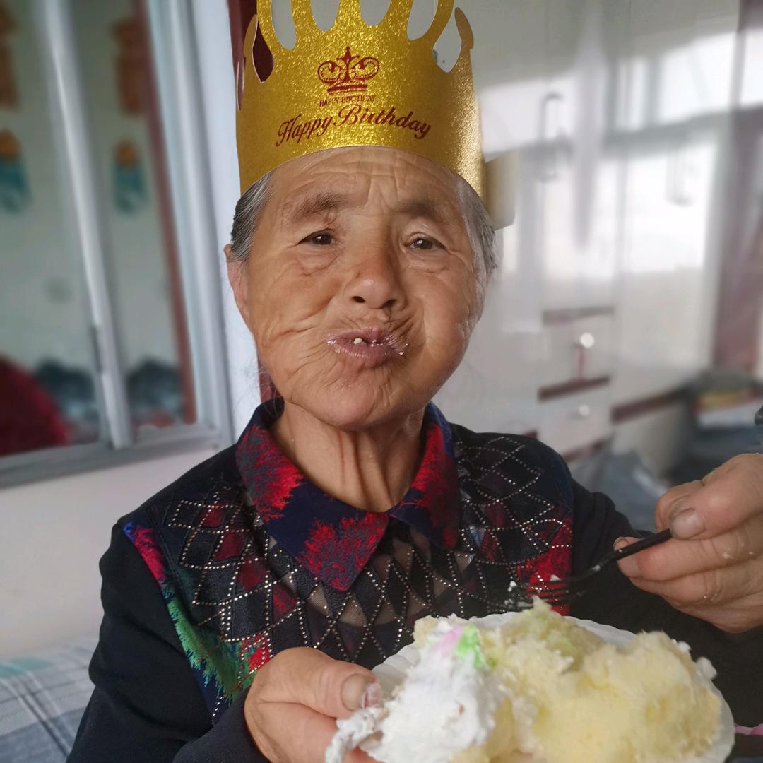 一个爱作妖的聋哑智障婆婆