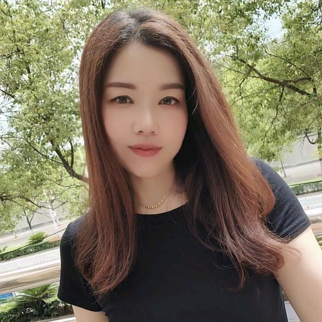 清风撩起秀发