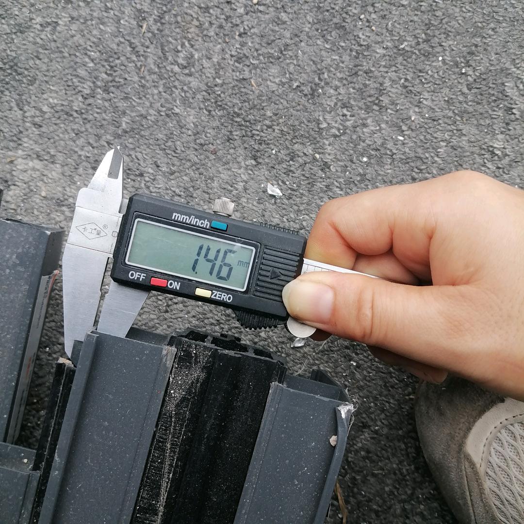 华新系断门窗厂小刘