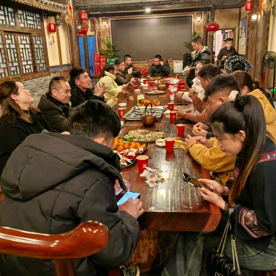 《搬砖大叔》🇨🇳