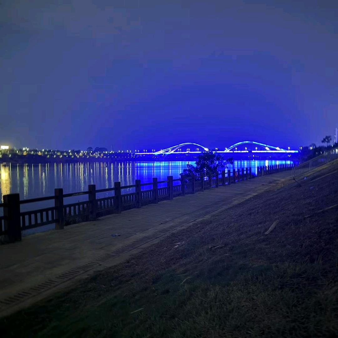 别跟我叭叭